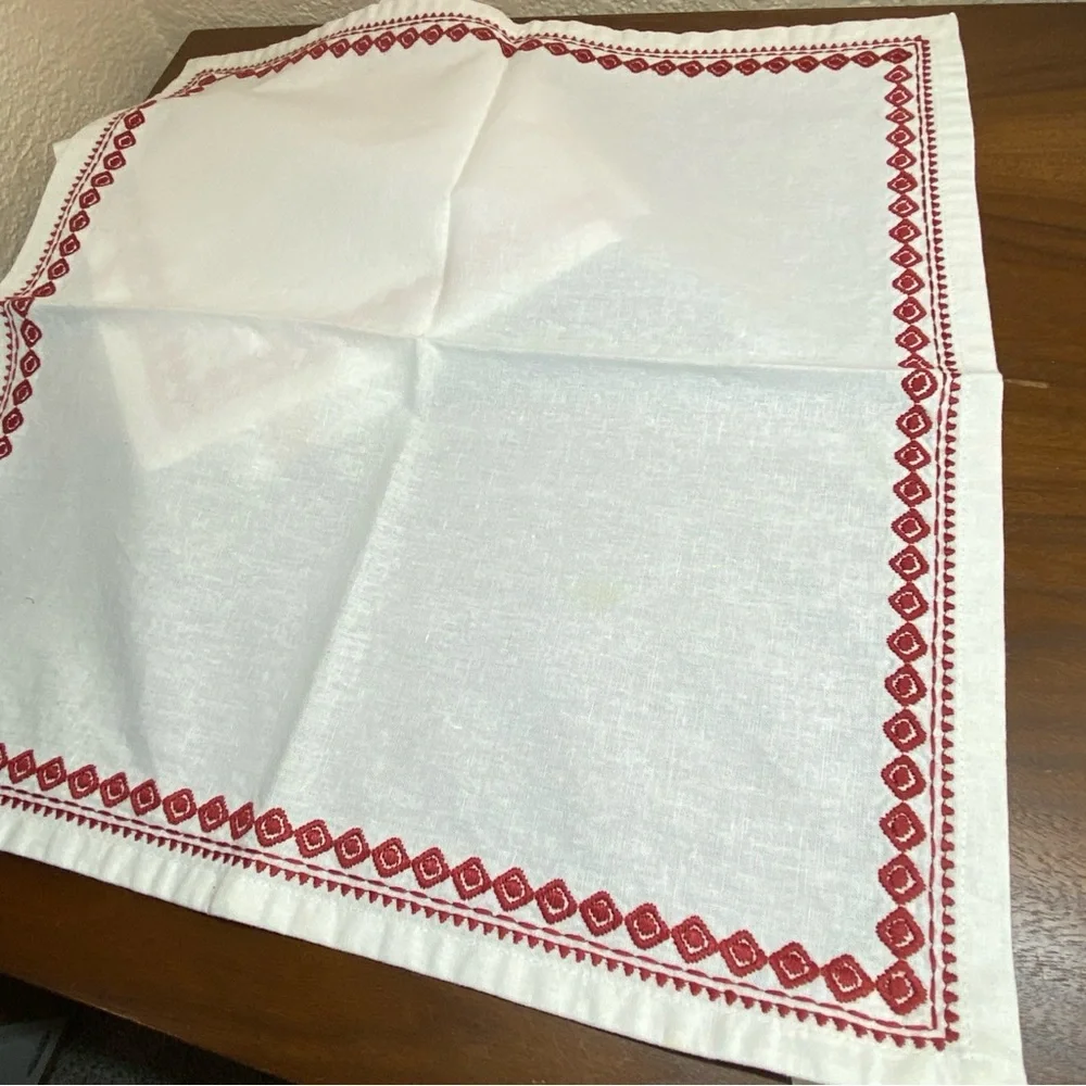 Vintage Pottery Barn (4) Linen Cotton Napkins White Embroidered Border 18x18